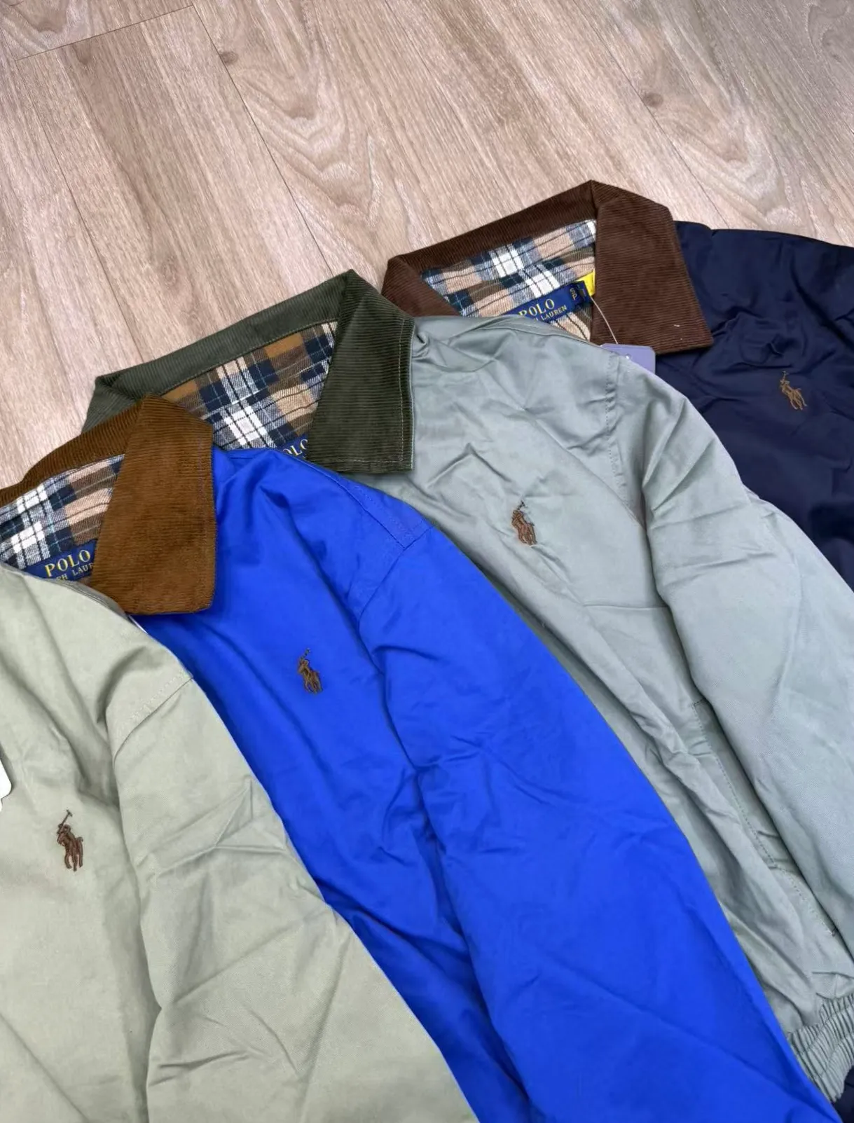 P350 Ralph Lauren American high-end brand new color-blocked jacket ✅✅✅ Ready in stock Focus on quality and feel free to compare. Welcome to compare details and prices Size: S M L XL Color: Navy blue Royal blue Green with green collar Green with coffee collar